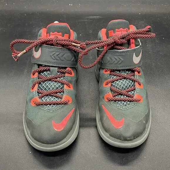 Nike LeBron Zoom Soldier 8 VII KIDS SIZE 13C mineral slate/hyper punch GUC